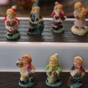 Large pieces CHRISTMAS VILLAGE Figurine Lot People Accessories figures lot #4